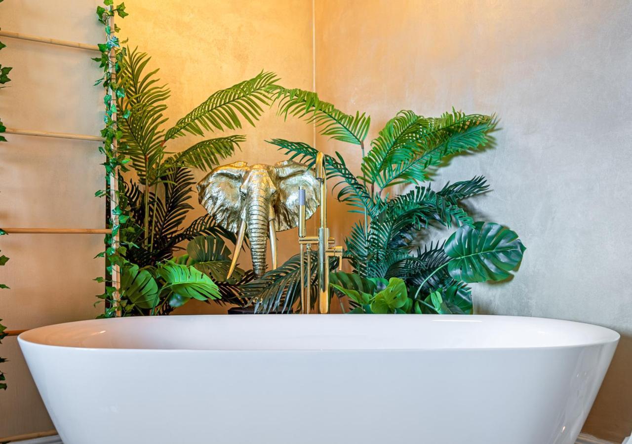 Jungle --- Vasca In Apartamento *